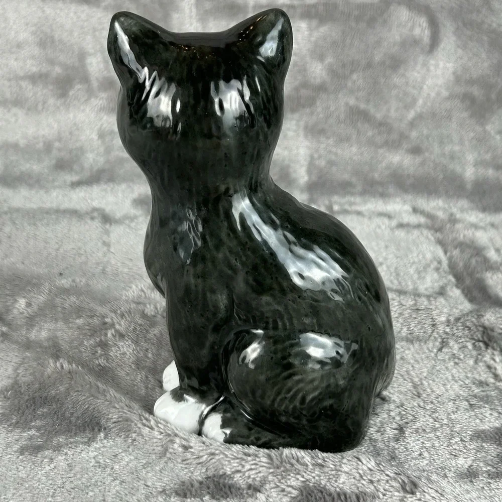 Vintage Ceramic Cat 5 inches White Paws Kitty Figurine Kitten Retro Kitsch Decor